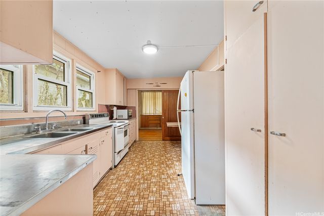 1926 Ualakaa Street, Honolulu, HI 96822