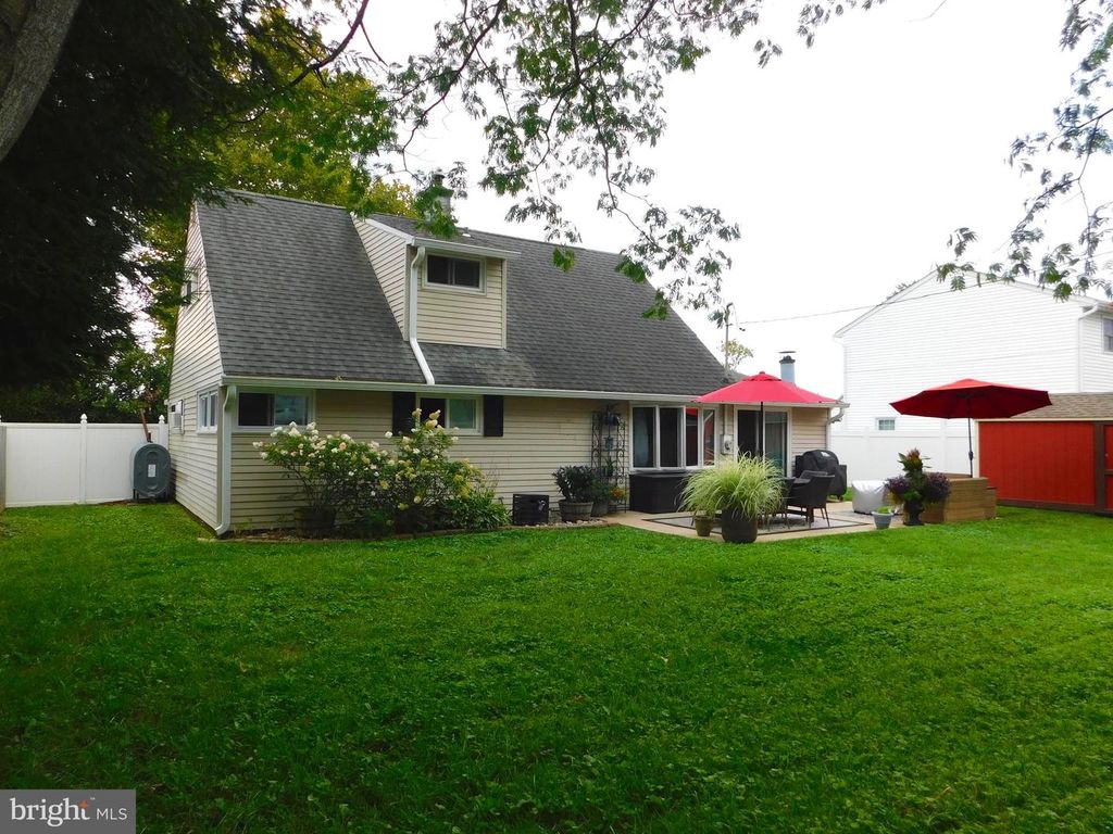 105 QUEEN LILY RD, LEVITTOWN, PA 19057 — photo 4