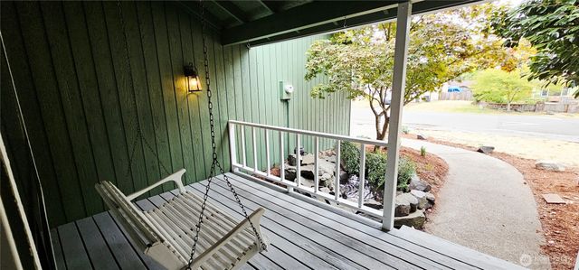 9050 Quinault Drive NE, Olympia, WA 98516