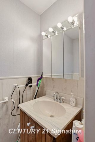2292 Mayfield Street, Saginaw, MI 48602