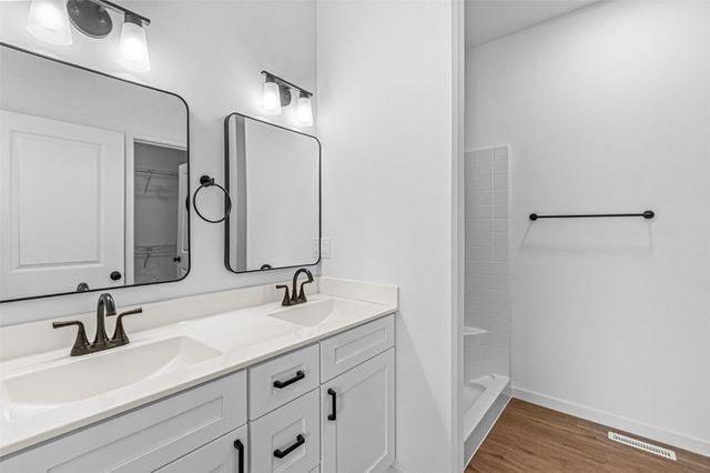 945 Eisenhower Boulevard, North Liberty, IA 52317