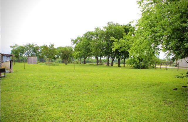 100 Hickory Street, Lone Oak, TX 75453