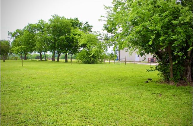 100 Hickory Street, Lone Oak, TX 75453