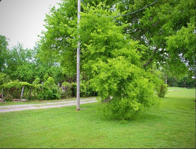 100 Hickory Street, Lone Oak, TX 75453