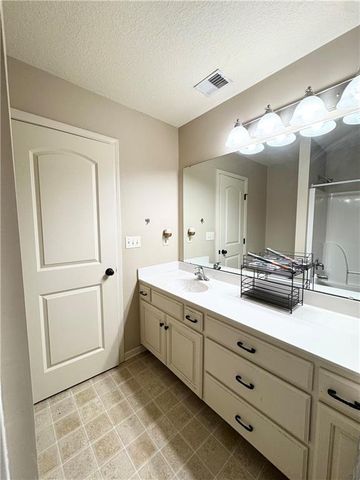 312 SE Battery Drive, Lee's Summit, MO 64063