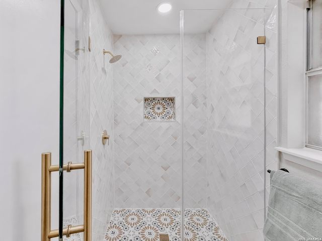 8615 NORWICH DR, San Antonio, TX 78217