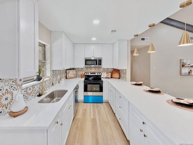 8615 NORWICH DR, San Antonio, TX 78217