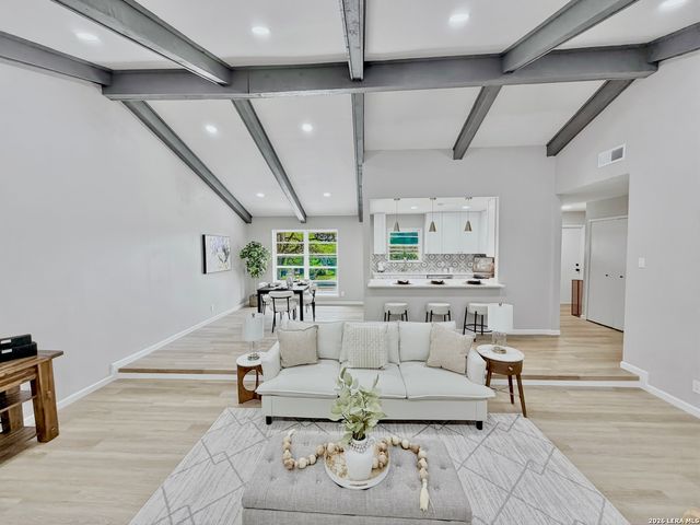 8615 NORWICH DR, San Antonio, TX 78217