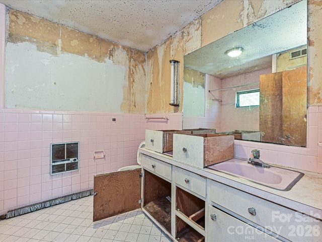 2629 Ringwood Street, Charlotte, NC 28208