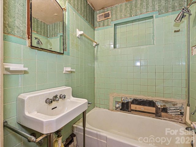 2629 Ringwood Street, Charlotte, NC 28208