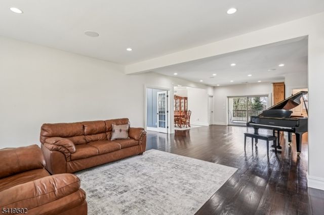 73 Maple Ave, Wayne Twp., NJ 07470