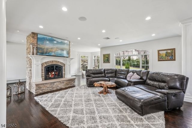 73 Maple Ave, Wayne Twp., NJ 07470