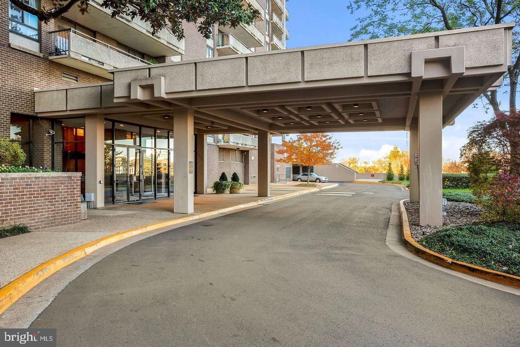 1800 OLD MEADOW RD #1204, Mclean, VA 22102