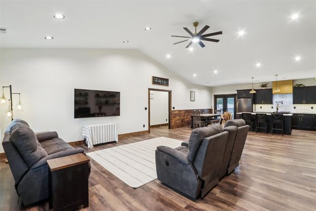 323 Roberts Avenue, Marengo, IA 52301