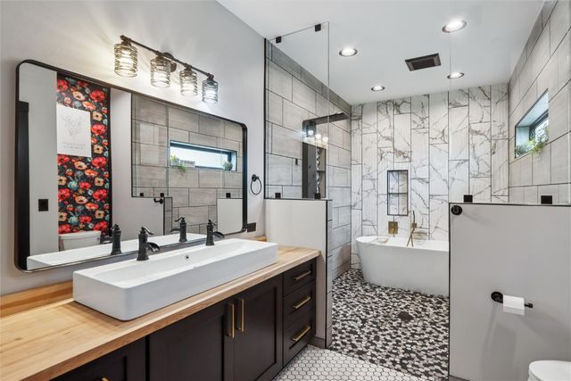 323 Roberts Avenue, Marengo, IA 52301