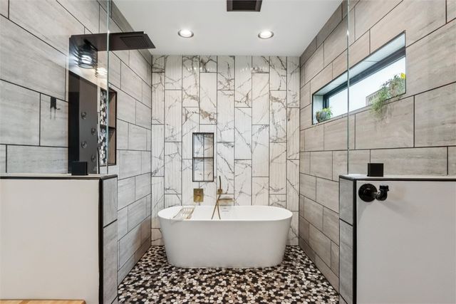 323 Roberts Avenue, Marengo, IA 52301