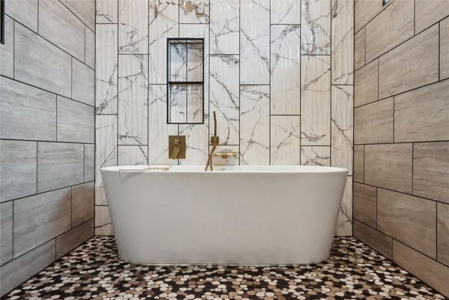 323 Roberts Avenue, Marengo, IA 52301