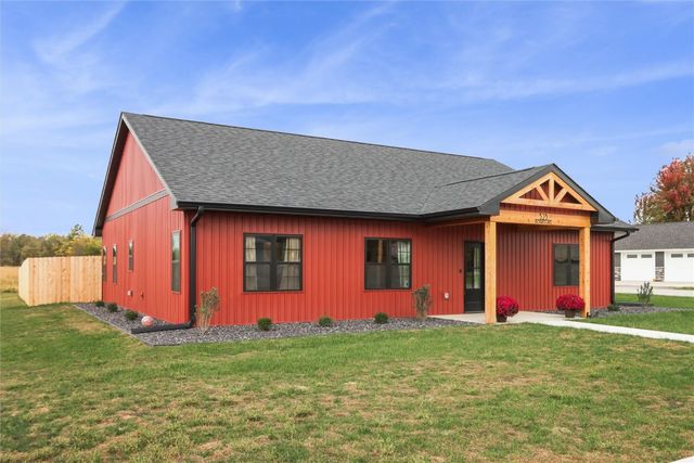 323 Roberts Avenue, Marengo, IA 52301