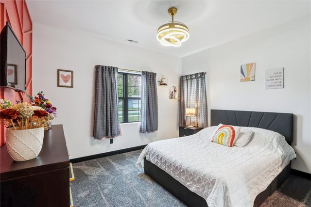 323 Roberts Avenue, Marengo, IA 52301