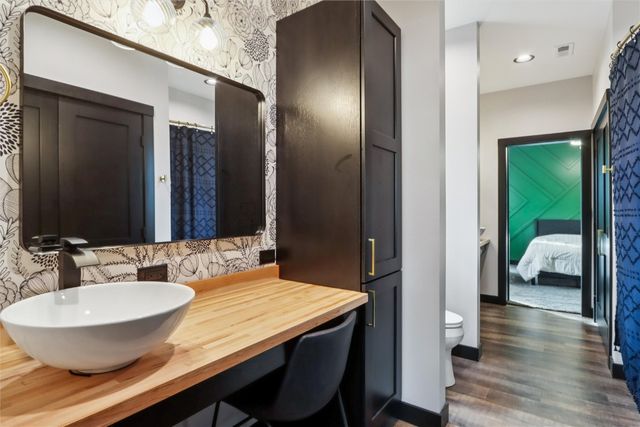 323 Roberts Avenue, Marengo, IA 52301