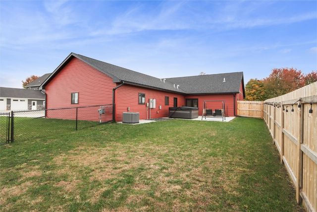 323 Roberts Avenue, Marengo, IA 52301