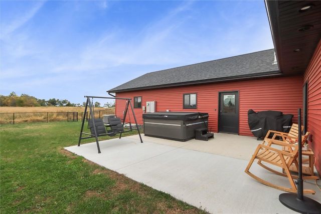 323 Roberts Avenue, Marengo, IA 52301