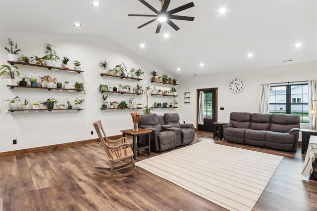 323 Roberts Avenue, Marengo, IA 52301