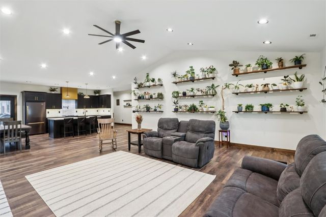 323 Roberts Avenue, Marengo, IA 52301