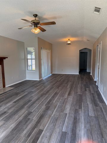 5216 Carpenter Drive, Arlington, TX 76017