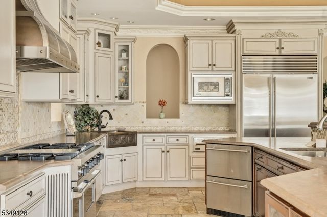 11 RICKLAND DRIVE, North Caldwell Boro, NJ 07006