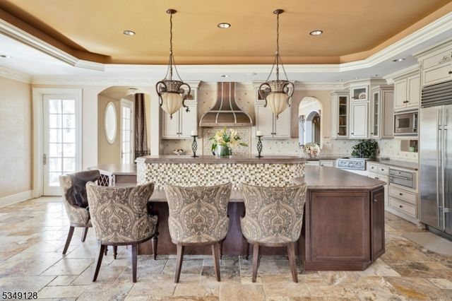 11 RICKLAND DRIVE, North Caldwell Boro, NJ 07006