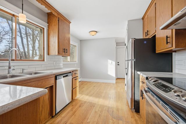 4721 33rd Avenue N, Golden Valley, MN 55422