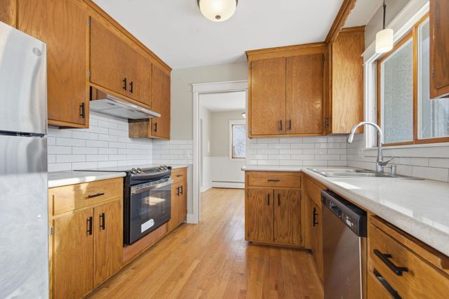 4721 33rd Avenue N, Golden Valley, MN 55422