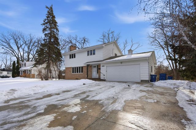 4721 33rd Avenue N, Golden Valley, MN 55422