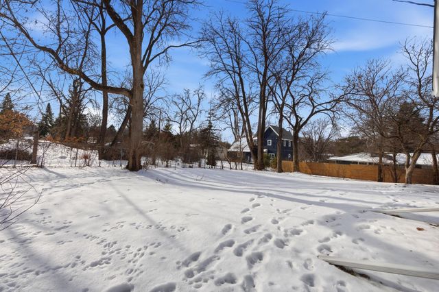 4721 33rd Avenue N, Golden Valley, MN 55422