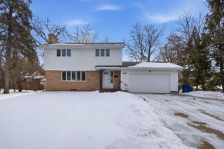 4721 33rd Avenue N, Golden Valley, MN 55422
