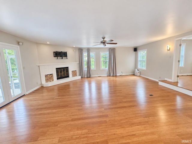 4019 Jennings Lane, Evansville, IN 47720