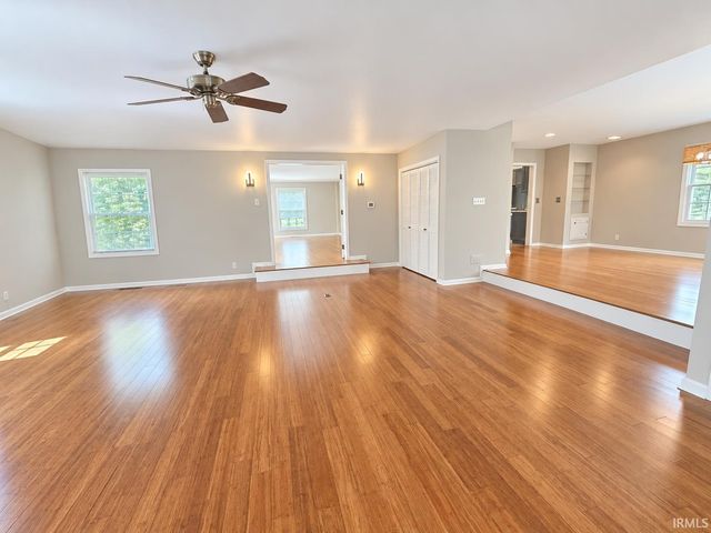 4019 Jennings Lane, Evansville, IN 47720