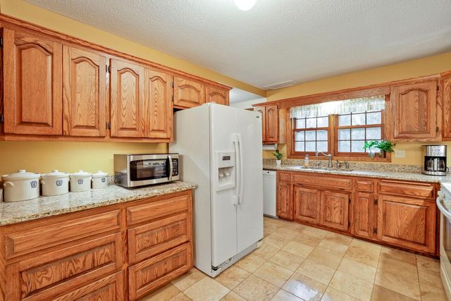 9905 Brent Avenue, Inver Grove Heights, MN 55077