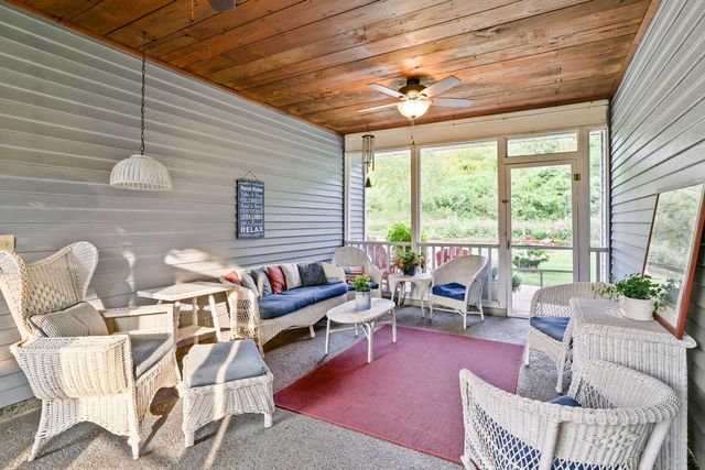 9905 Brent Avenue, Inver Grove Heights, MN 55077