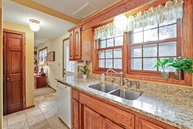 9905 Brent Avenue, Inver Grove Heights, MN 55077