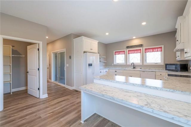 517 Village Lane, Harrisonville, MO 64701