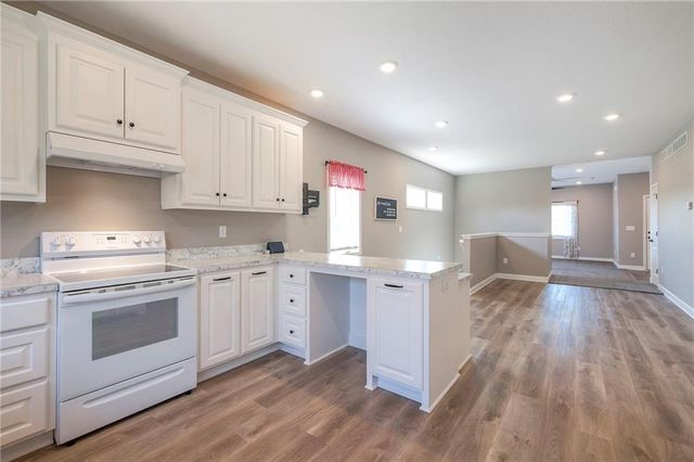 517 Village Lane, Harrisonville, MO 64701