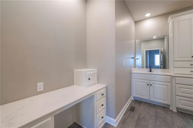 517 Village Lane, Harrisonville, MO 64701