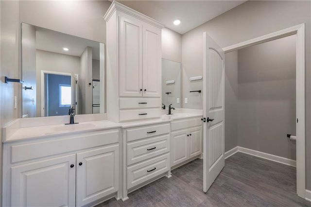 517 Village Lane, Harrisonville, MO 64701