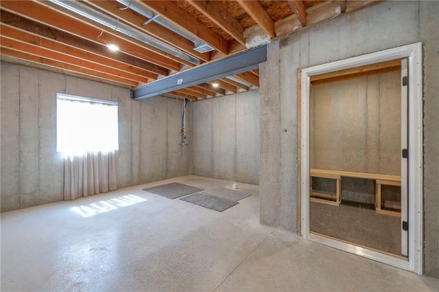 517 Village Lane, Harrisonville, MO 64701