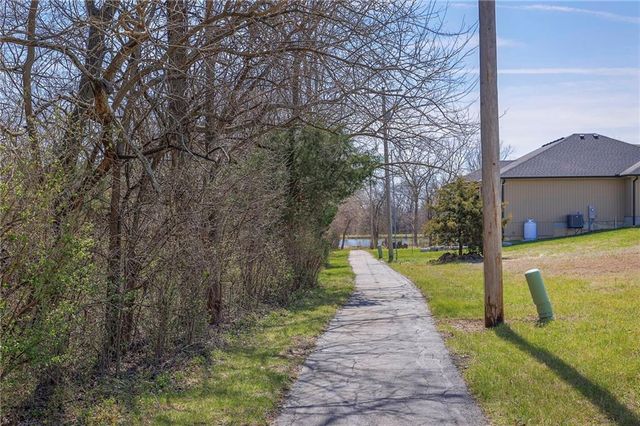 517 Village Lane, Harrisonville, MO 64701