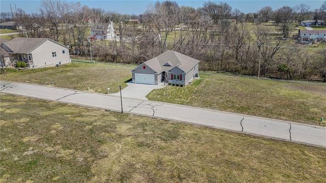 517 Village Lane, Harrisonville, MO 64701