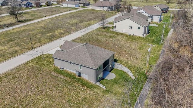 517 Village Lane, Harrisonville, MO 64701