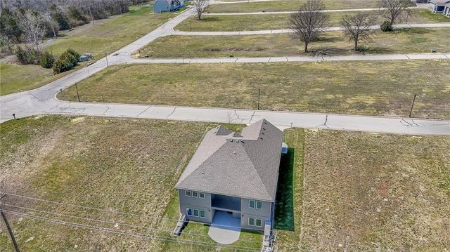 517 Village Lane, Harrisonville, MO 64701